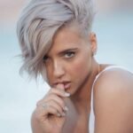 Kurze Haarschnitt mit Sidecut