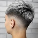 Weitere Informationen zu diesem 11x-Modell mit grauem Haar und tiefem