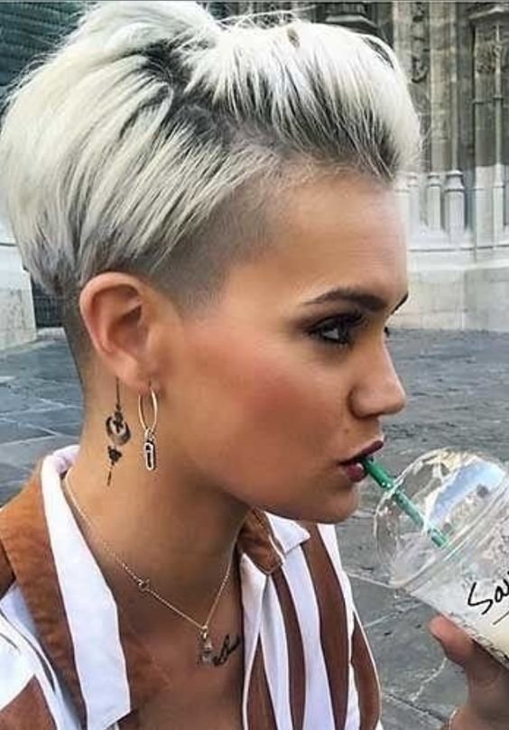 Kurze haare undercut Undercut Ganz