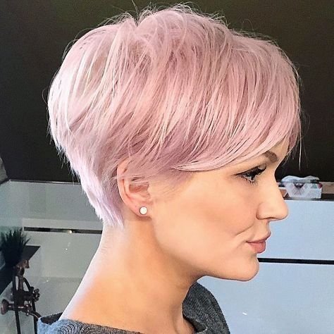 3 glamouröse kurze Frisuren in rosa und lila Farben