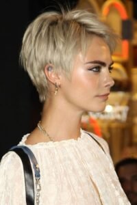 kurze-blond-pixie-frisuren