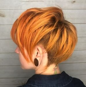 Kurze-Bunte-Haare-