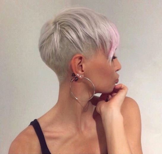 10 Faszinierende kurze pink Frisuren 