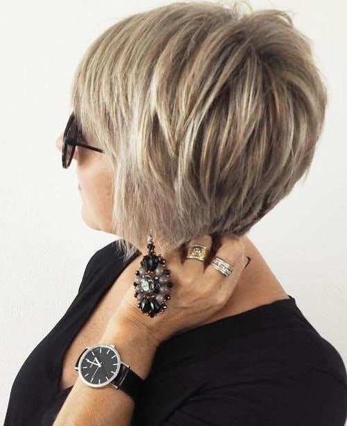 Bob Fangen Sie Die Neuesten Trends Mit Haar-Stil 