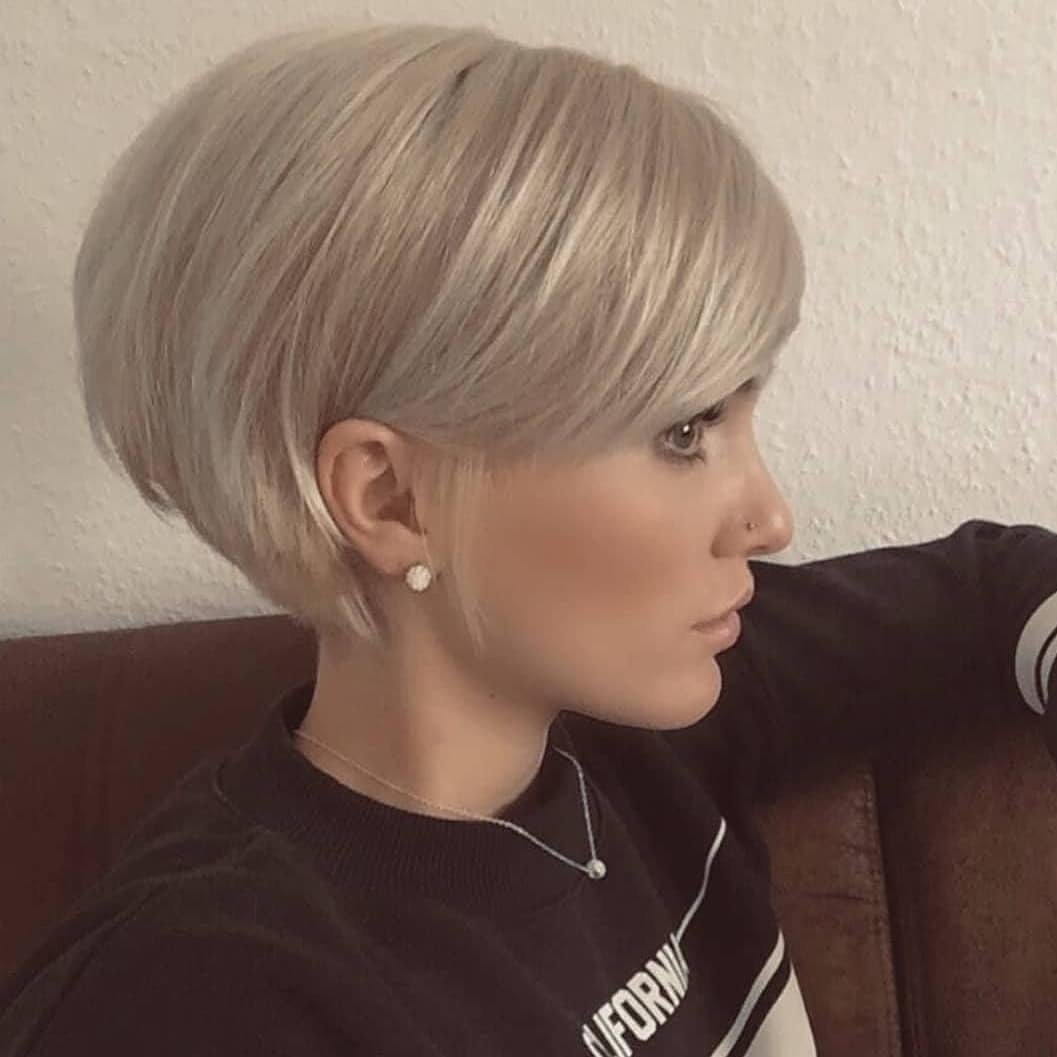 Bob Fangen Sie Die Neuesten Trends Mit Haar-Stil 