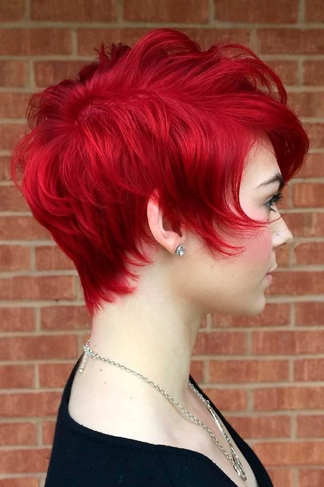 Roter Pixie Cut