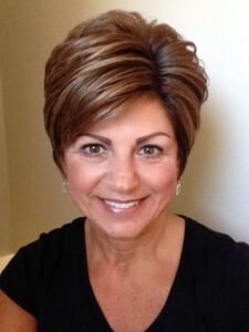 Kurze trendige Frisuren für Damen 2026