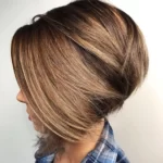 kurze-gestufte-bob-frisuren-inverted-bob-elegante-frauenfrisuren-2022