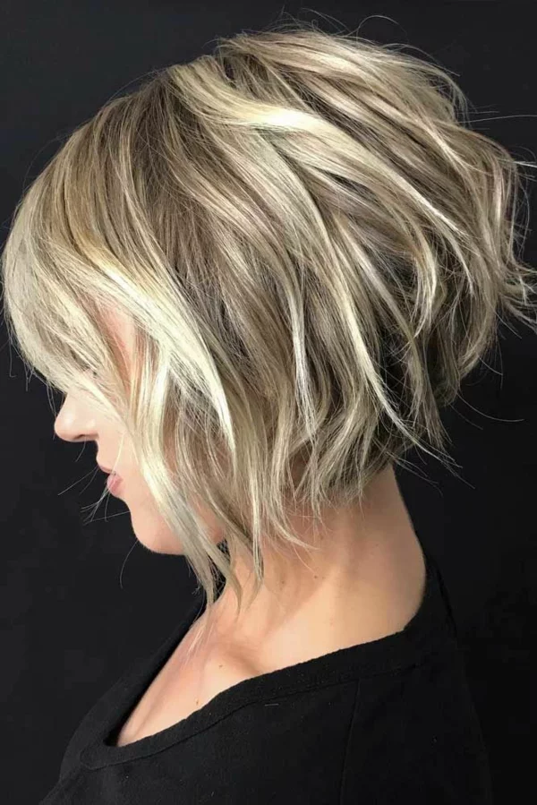 Frisch und modern: Kurze gestufte Bob Frisuren