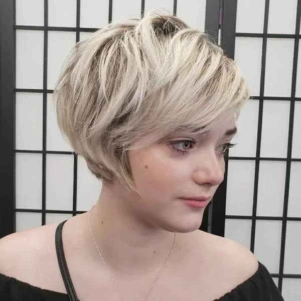 Frisch und modern: Kurze gestufte Bob Frisuren