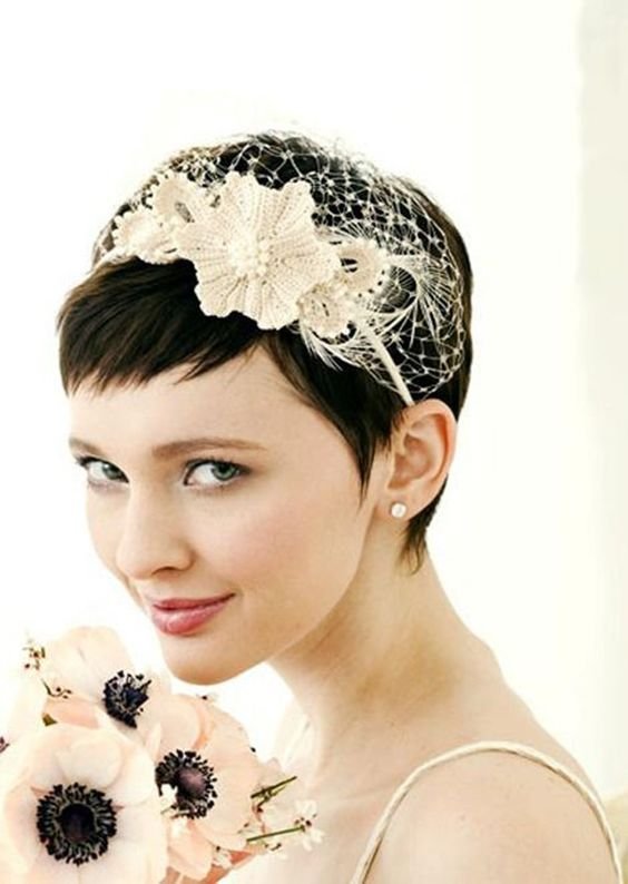 24 Wunderschöne Kurze Hochzeitsfrisuren und Brautfrisur-Ideen