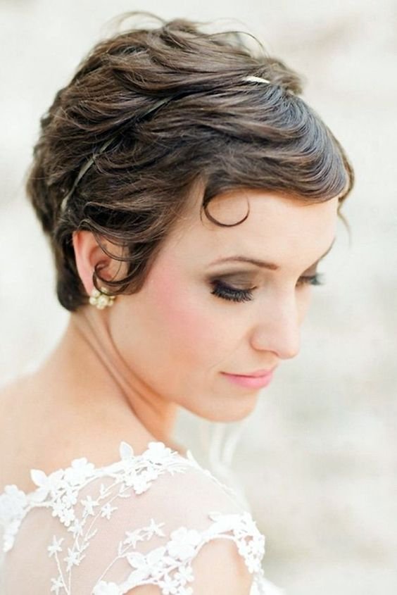 24 Wunderschöne Kurze Hochzeitsfrisuren und Brautfrisur-Ideen