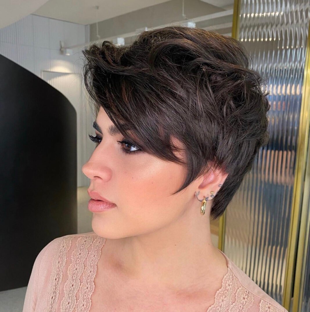 Schwarze Kurzhaarschnitte und Frisuren, von denen Sie sich inspirieren lassen können
