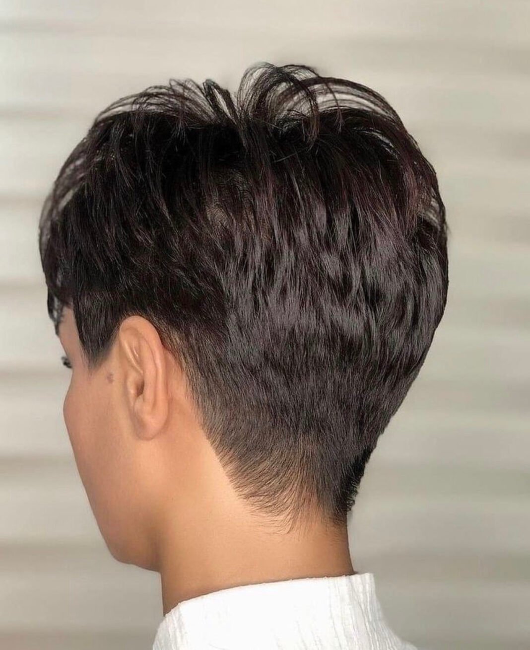 Schwarze Kurzhaarschnitte und Frisuren, von denen Sie sich inspirieren lassen können
