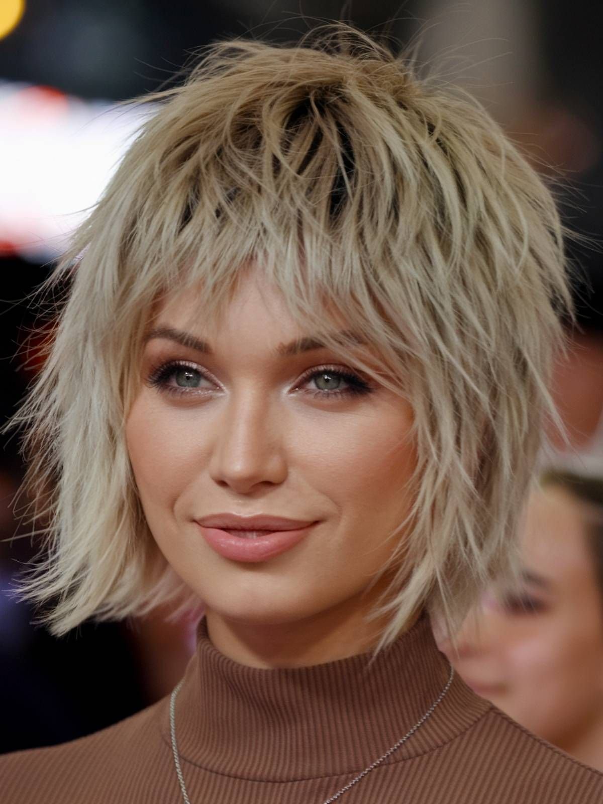 Moderner kurzer Shag Cut