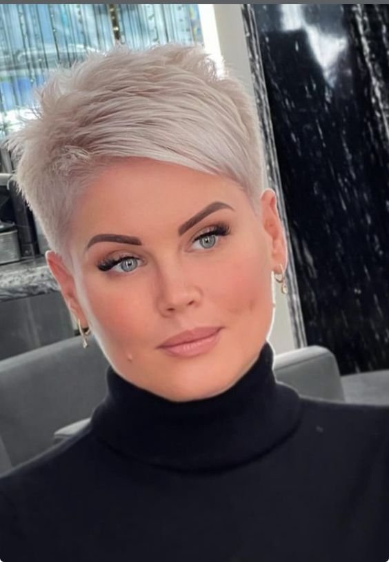 Ultra-kurzer Platin-Pixie (Micro-Crop mit Wow-Effekt)